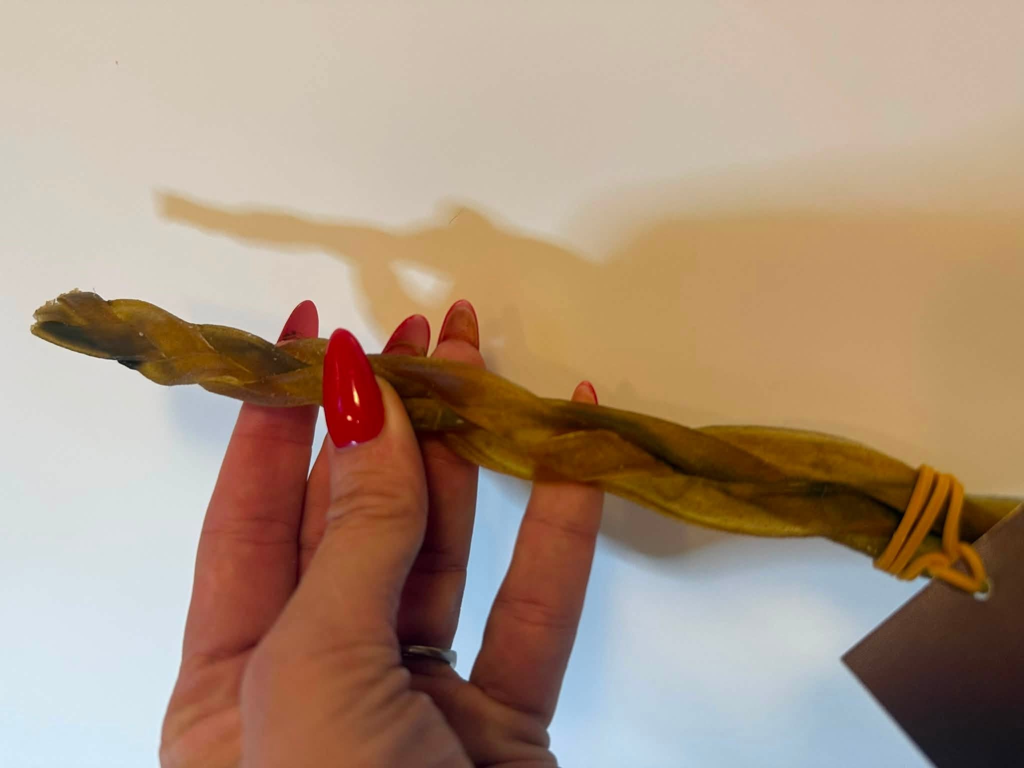 Flätad kamelhud 30 cm | Naturligt hundtugg
