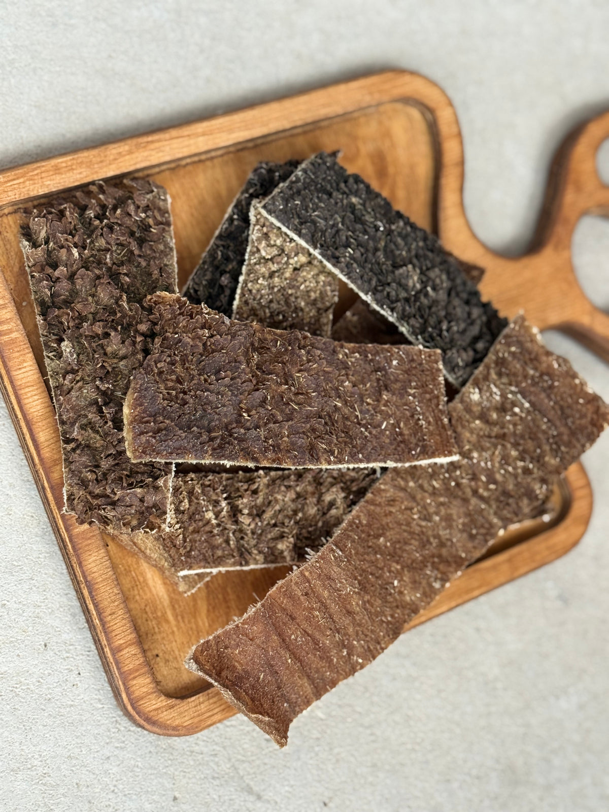 Emmzo vom platt i bit 100 g â đžđȘ Svenskt naturligt hundtugg av nötvom | Staffeshoppen