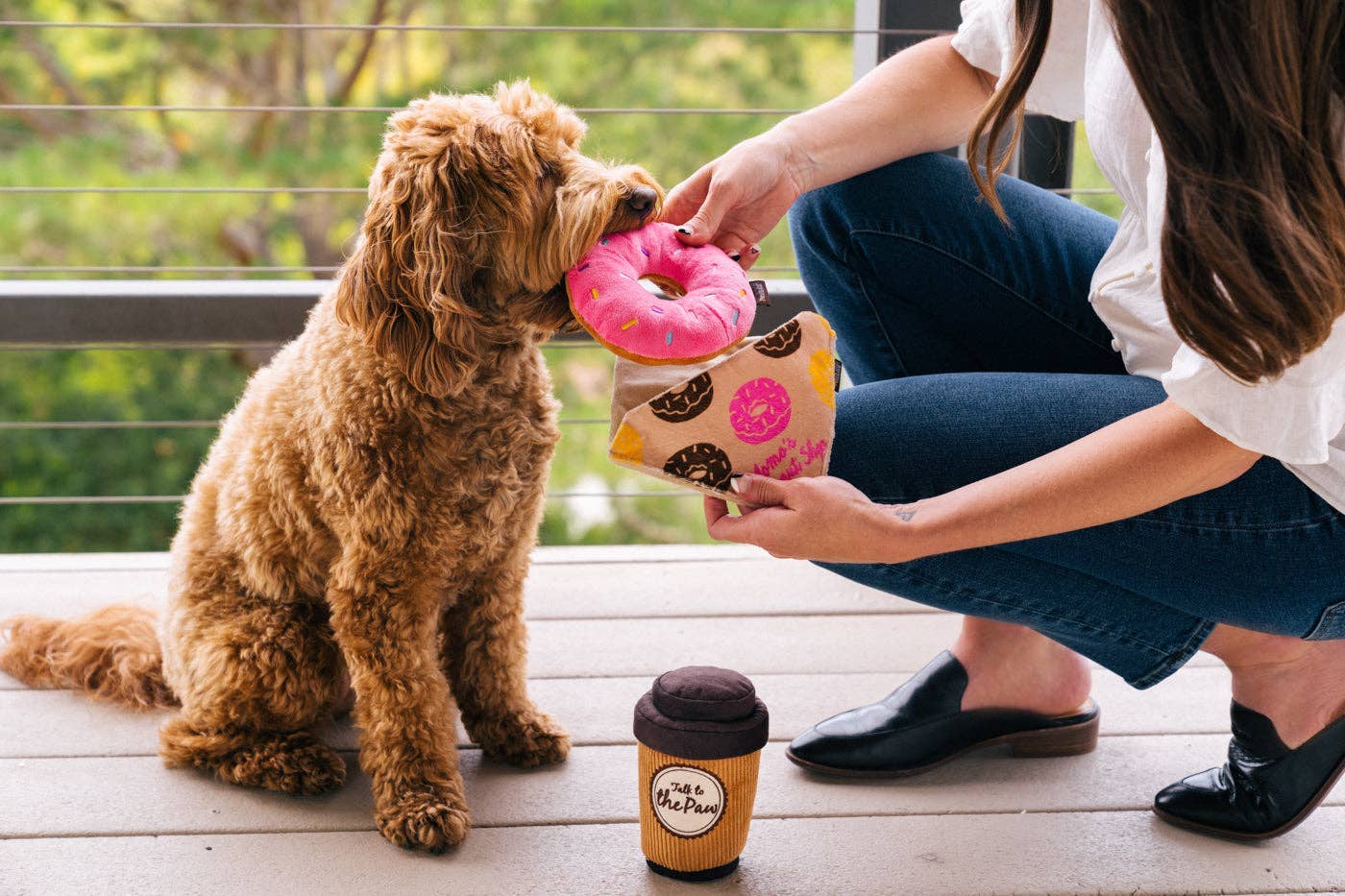 P.L.A.Y Pup Cup Café Doughboy Donut hundleksak