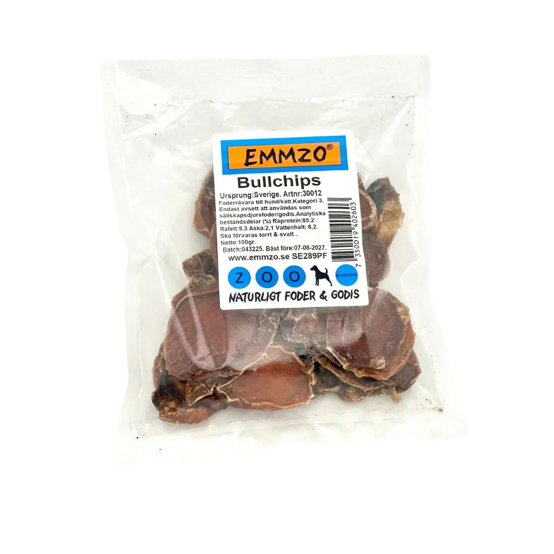 Emmzo Bullchips 100 g – 🇸🇪 Naturligt hundgodis av svensk oxtestikel