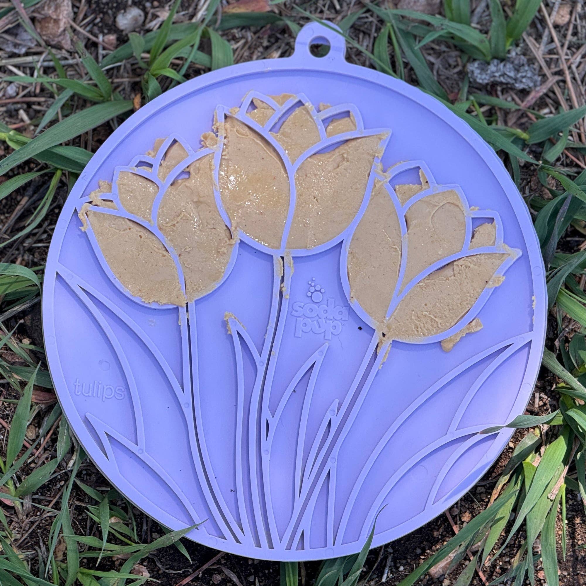 SodaPup Dog Toys - Tulpan Design eMat Berikningsslickmatta Med Sugkoppar: Pastelllila Lotus emat