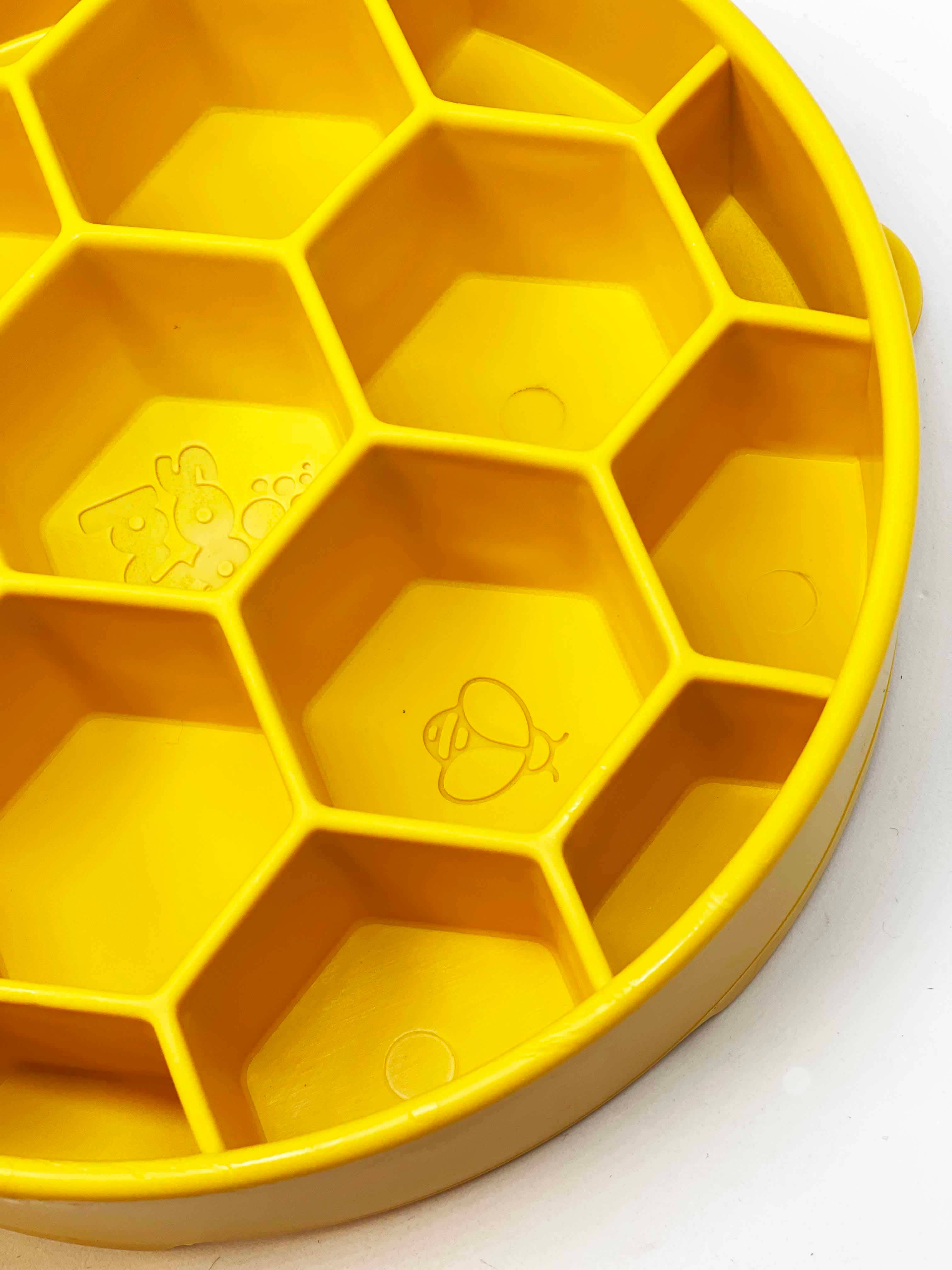 SodaPup Honeycomb eBowl – Slow feeder & berikningsskål för hund