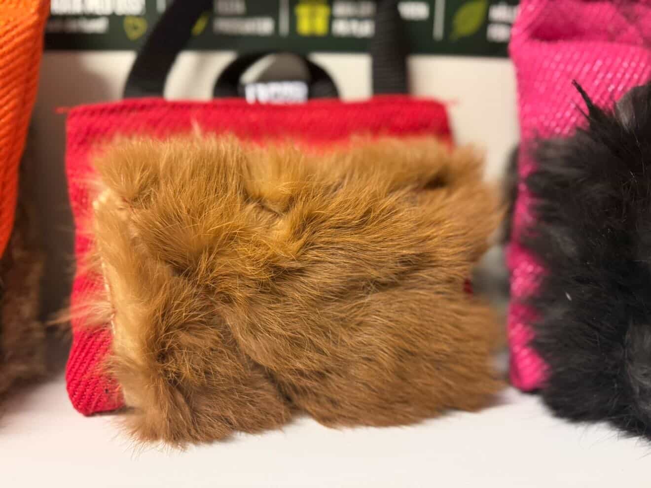 Stor kampkudde med kaninskinn för hund | Bitkudde & belöningsleksak