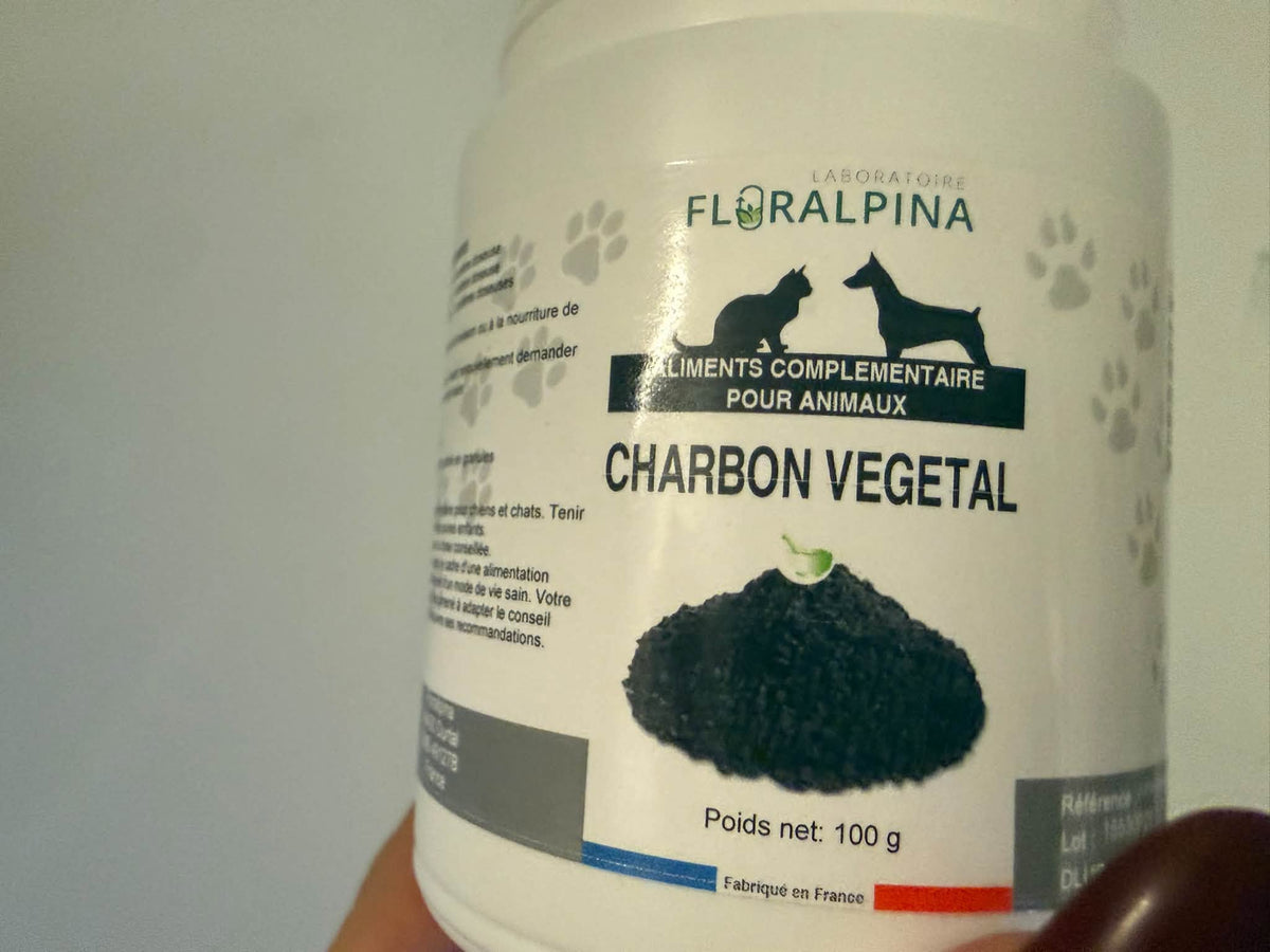 Aktivt vegetabiliskt kol – kosttillskott för hund och katt, 100 g