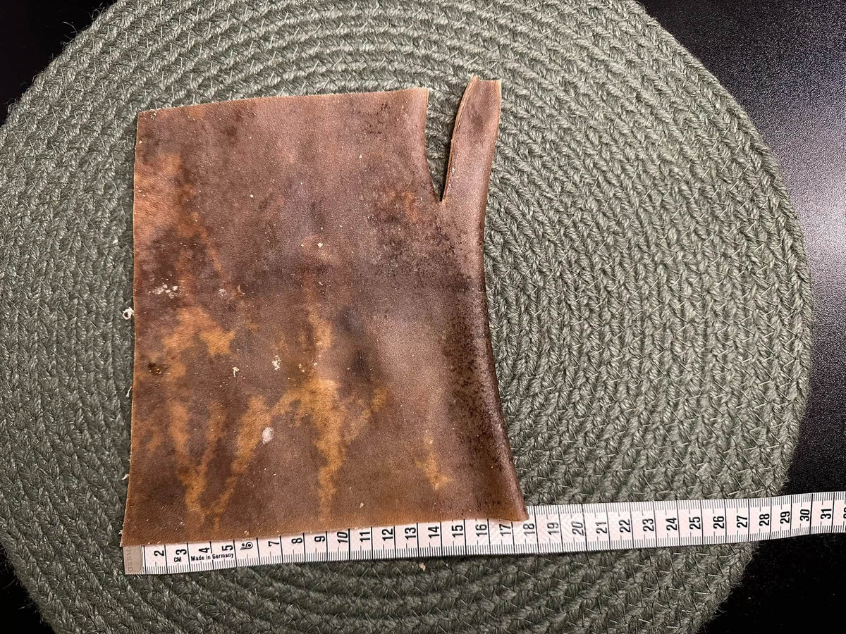Kamelhud Platta – ca 17 × 20 cm begränsat parti