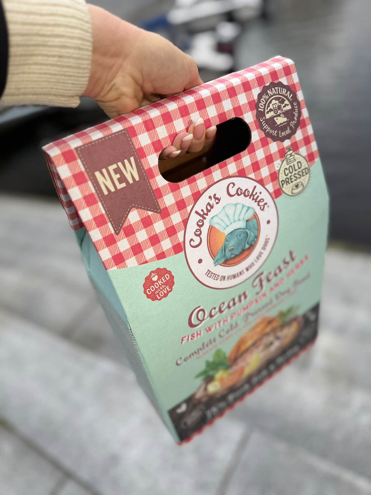 Semi-moist kallpressat hundfoder med 75 % fisk och kalkon