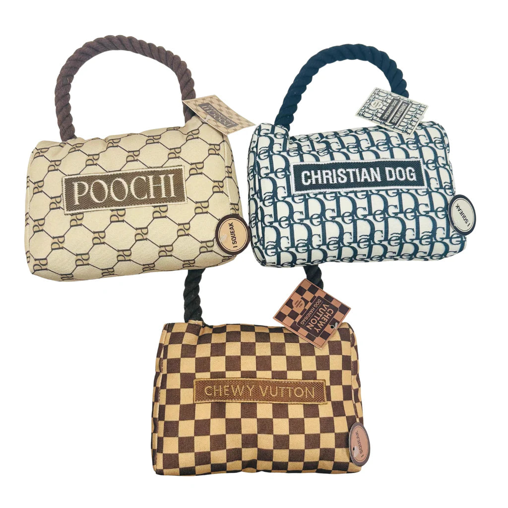 Chewy Vuitton Designerväska för Hund – Mjuk Plyschleksak med Pip
