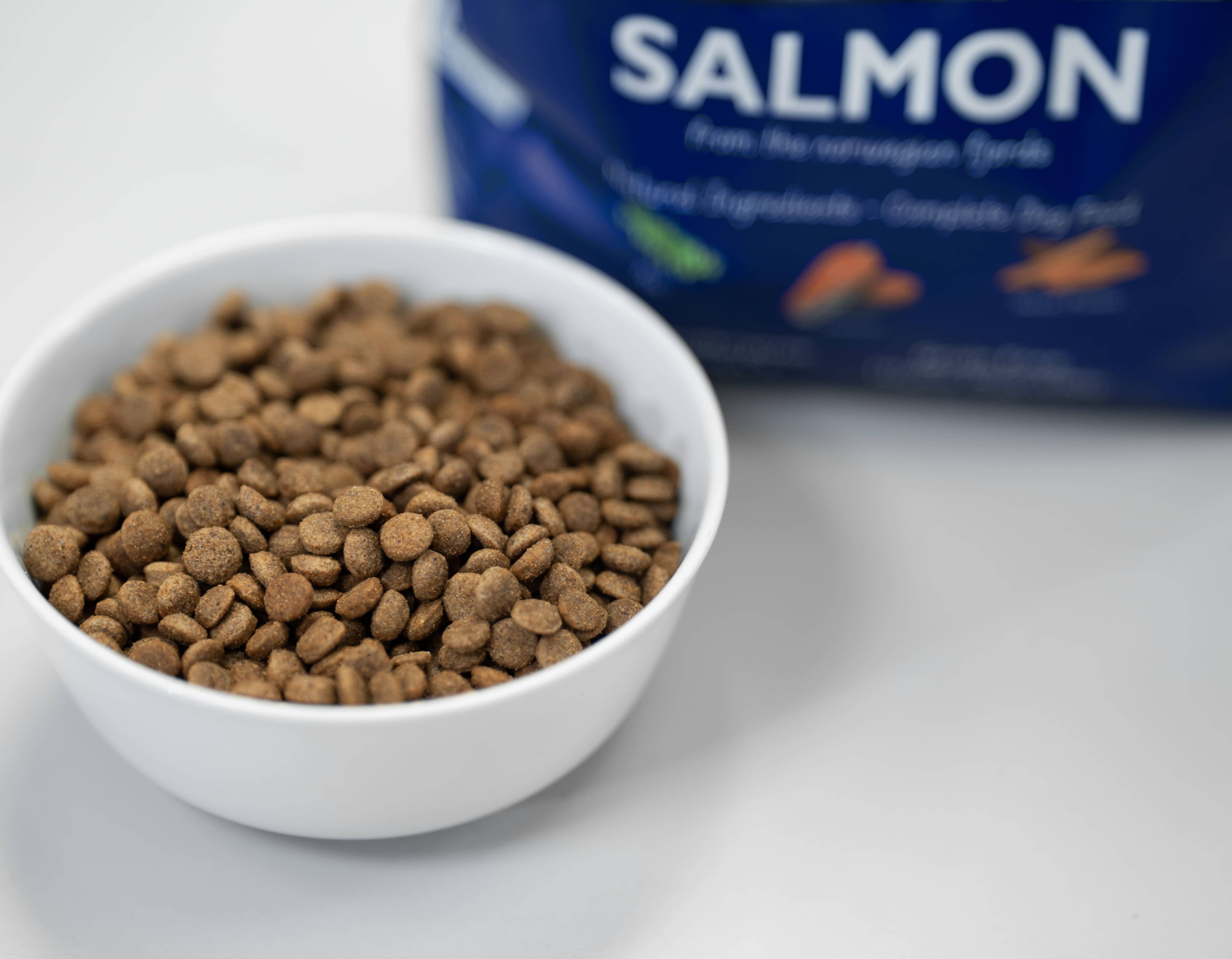 POCURULL SL (Retorn) - Naturlig mat för vuxna hundar med lax och croquetter, Retorn