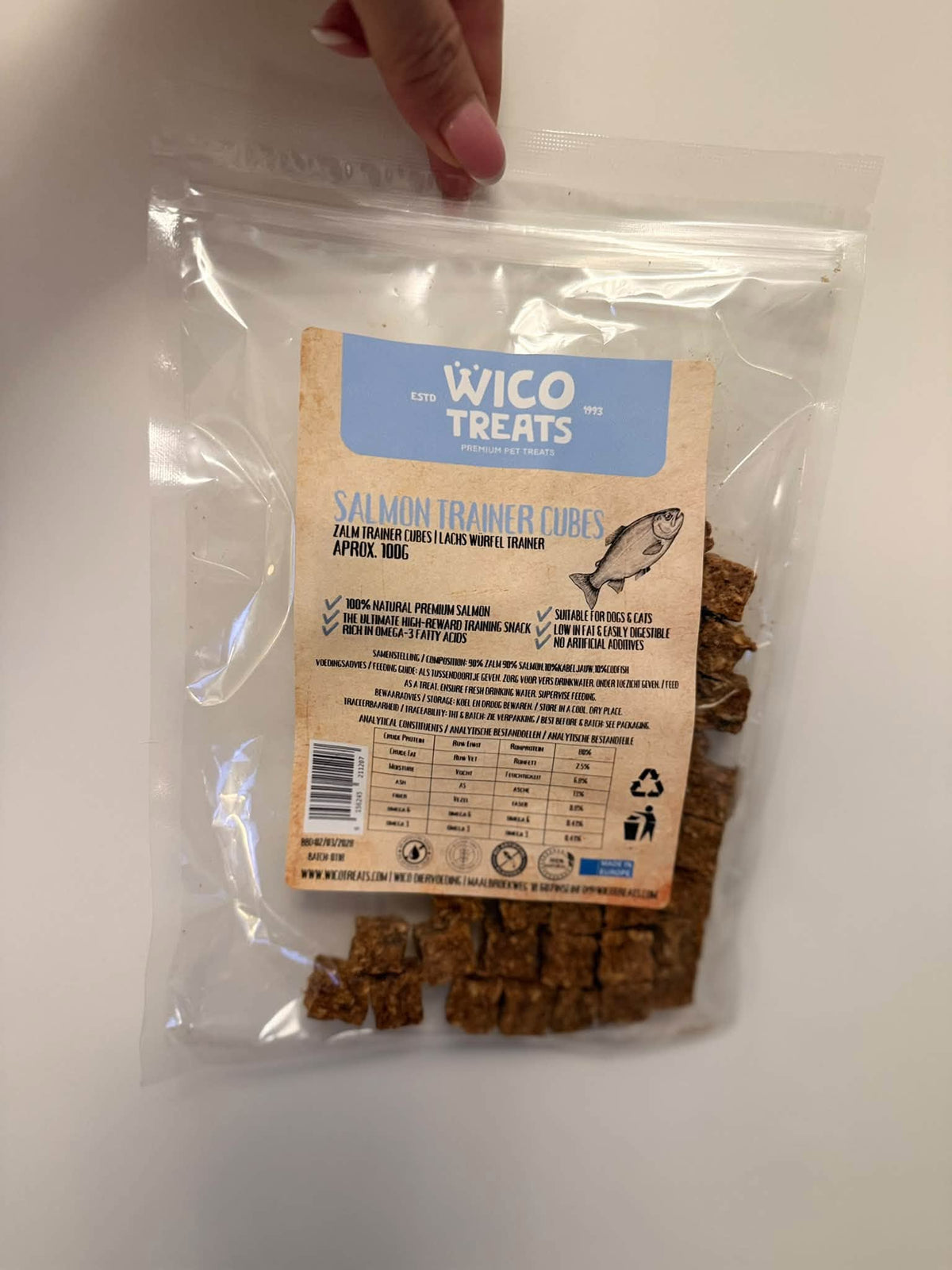 Fiskkuber 100 g – naturligt träningsgodis av 90 % lax och 10 % torsk